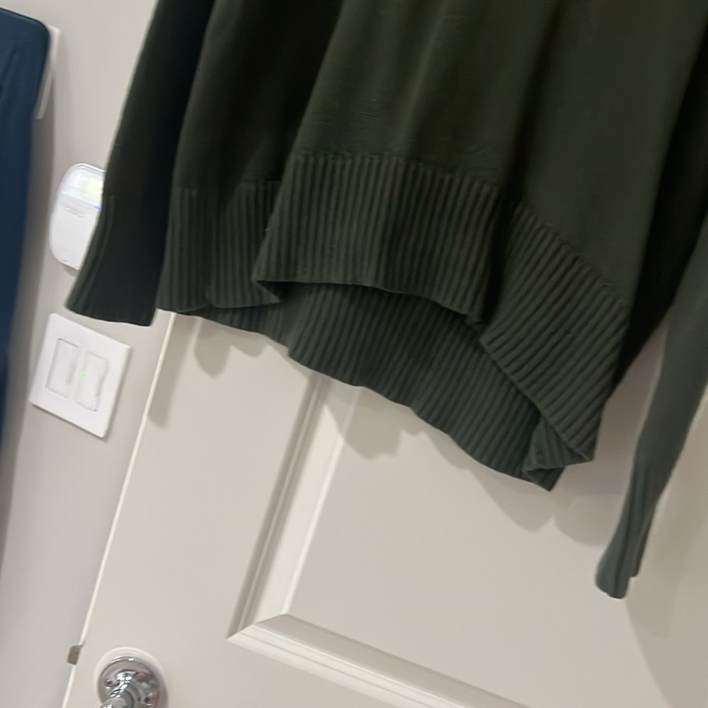 Sweater - Picture 5 of 11